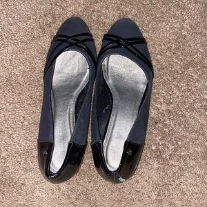 Black low heel wedge dress shoe